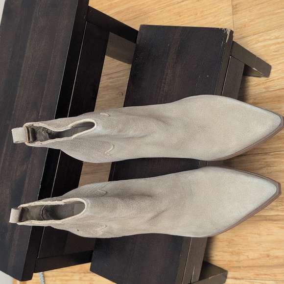 Marc FisherMATTER Suede Block Heel Pointed Toe Dark Natural Ankle Boots Size 8.5 - Picture 2 of 8